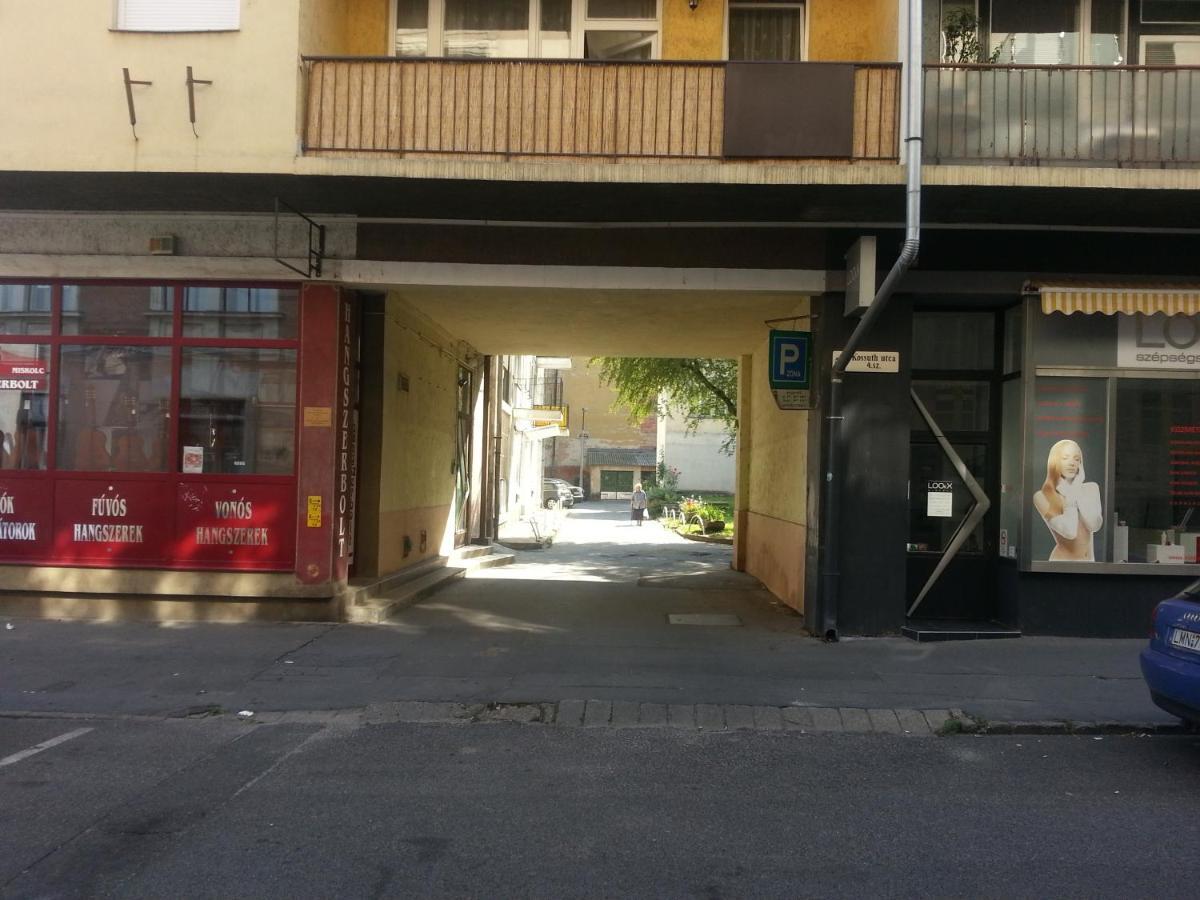Downtown Apartment Miskolc Extérieur photo